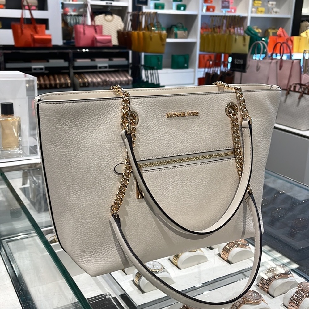 MICHAEL KORS
Jet Set Medium Front Zip Pebbled Leather Chain Tote Bag
Light Cream - Picture 15 of 16